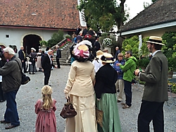 Viele Gäste im Schloss Wildegg