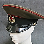 Russische Offiziersmützen